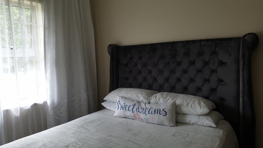 To Let 4 Bedroom Property for Rent in Beacon Bay Eastern Cape